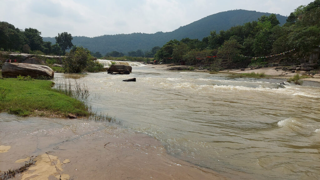Khasada Waterfall, Daringbari
